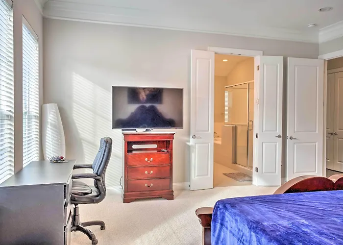 Pet-Friendly Houston Townhome, 6 Mi To Dtwn!