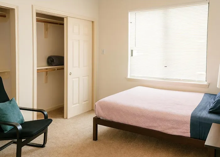 Private Room Near Downtown, Great Value Houston
