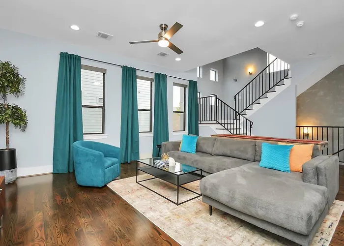 Skyline Views - Sleeps 10 Home Near Downtown Houston