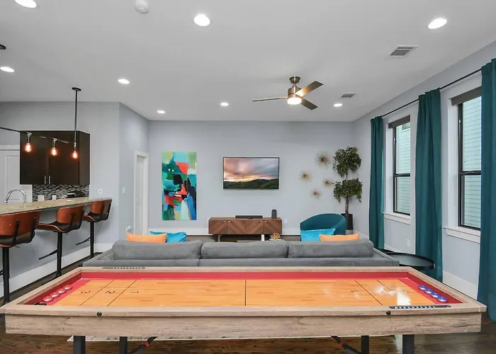 Skyline Views - Sleeps 10 Home Near Downtown Houston