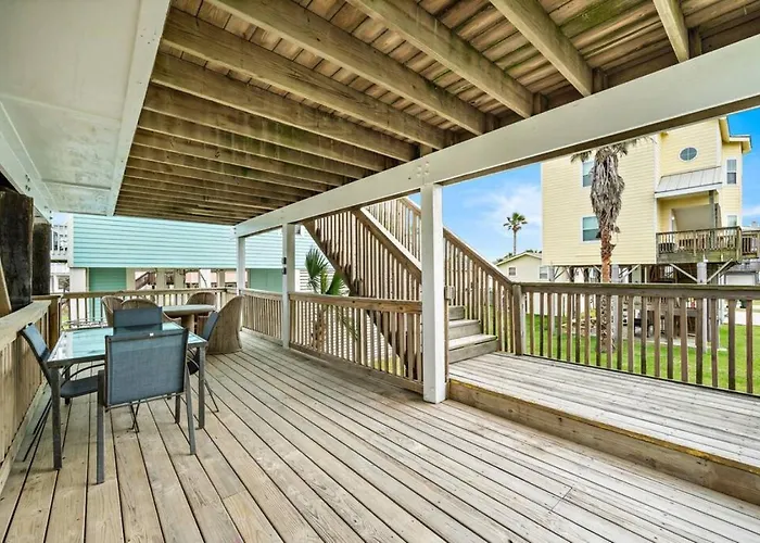 Beach Cottage Close To The Beach With Fire Pit