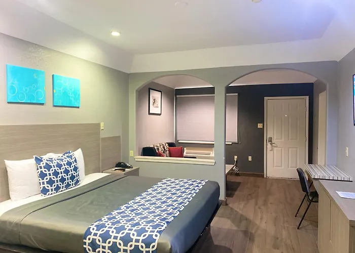 Island Suites Hobby Airport