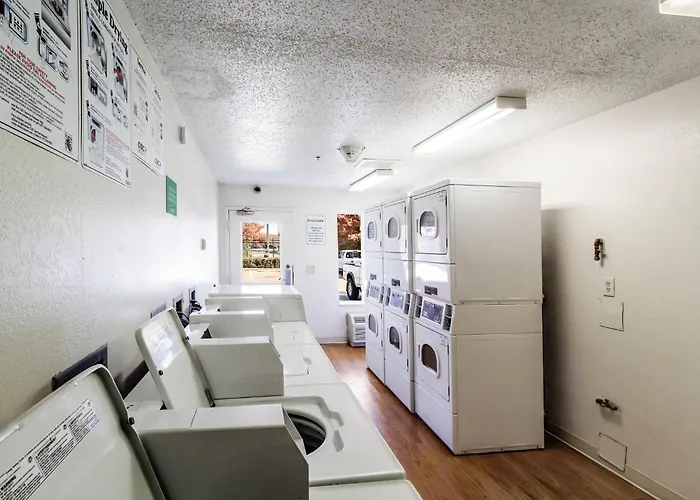 Hometowne Studios By Red Roof Houston - West Oaks - Energy Corridor