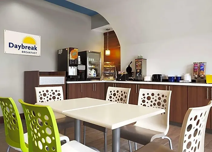 Days Inn & Suites By Wyndham Houston North-Spring Westfield