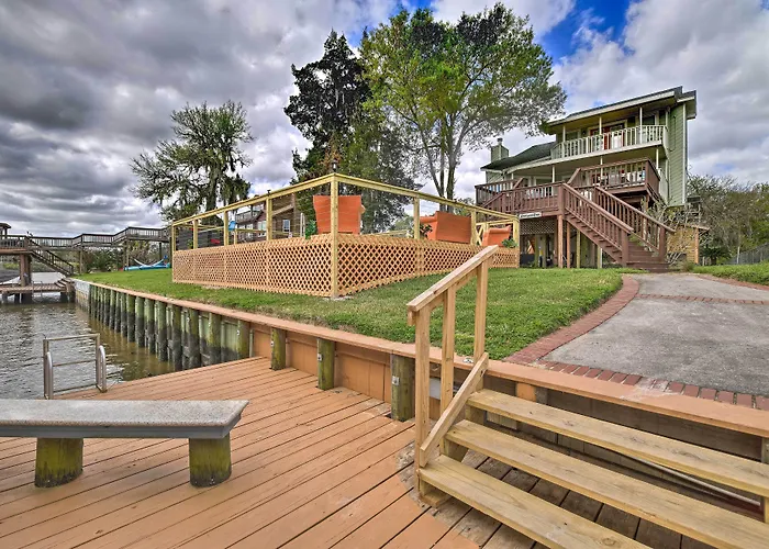 Waterfront San Jacinto River Home With Boat Slip! Houston