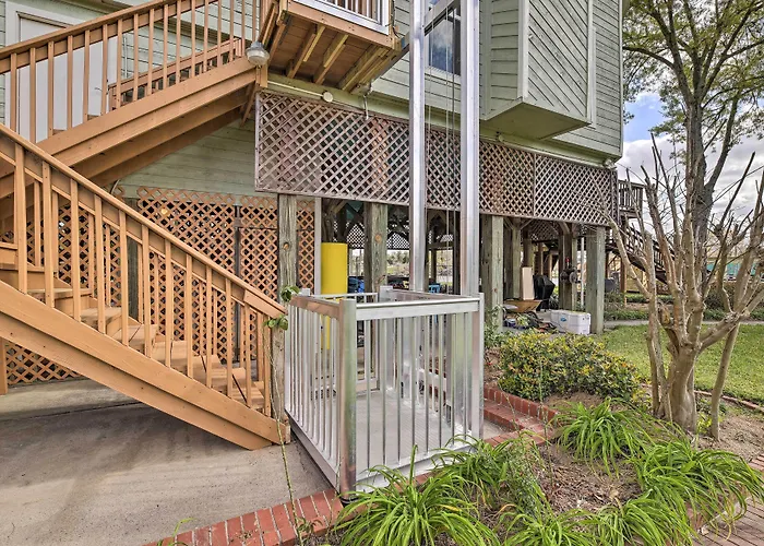 Waterfront San Jacinto River Home With Boat Slip! Houston