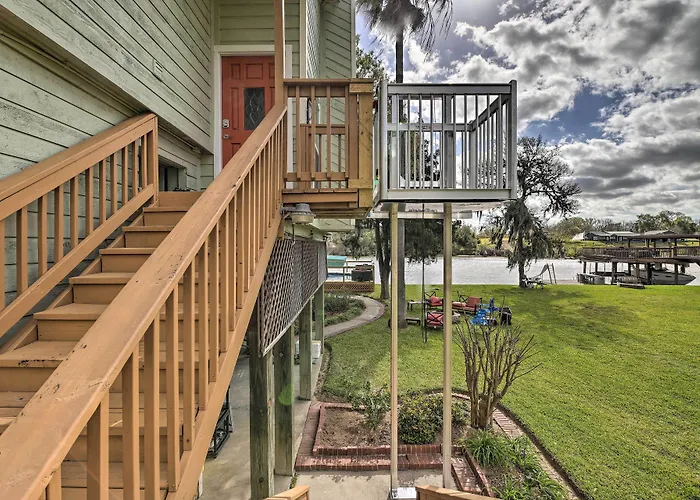 Waterfront San Jacinto River Home With Boat Slip! Houston