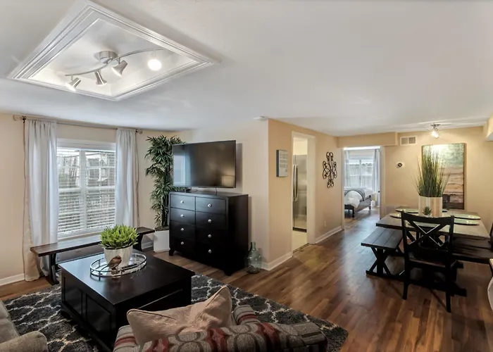 Rice Village/ King Bed/ Fast Wifi 4Ktv
