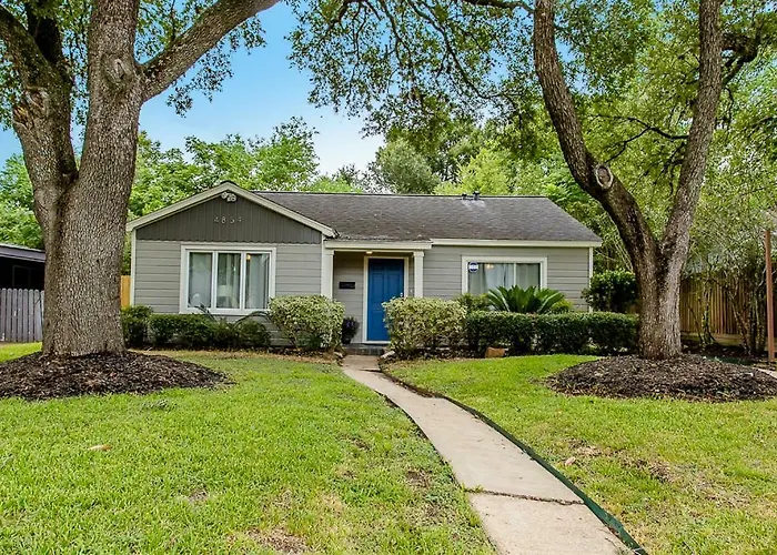 The Blue Door Bungalow - Luxury Home Downtown Houston