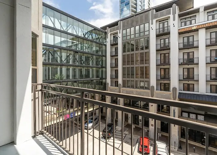 Central Flat + Pool + Gym